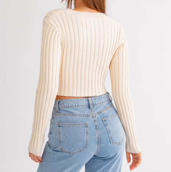 Le Lis Assymetrical Hem Sweater Top Ribbed Crop Round Neck Long Sleeve Cream XS - Picture 2 of 14